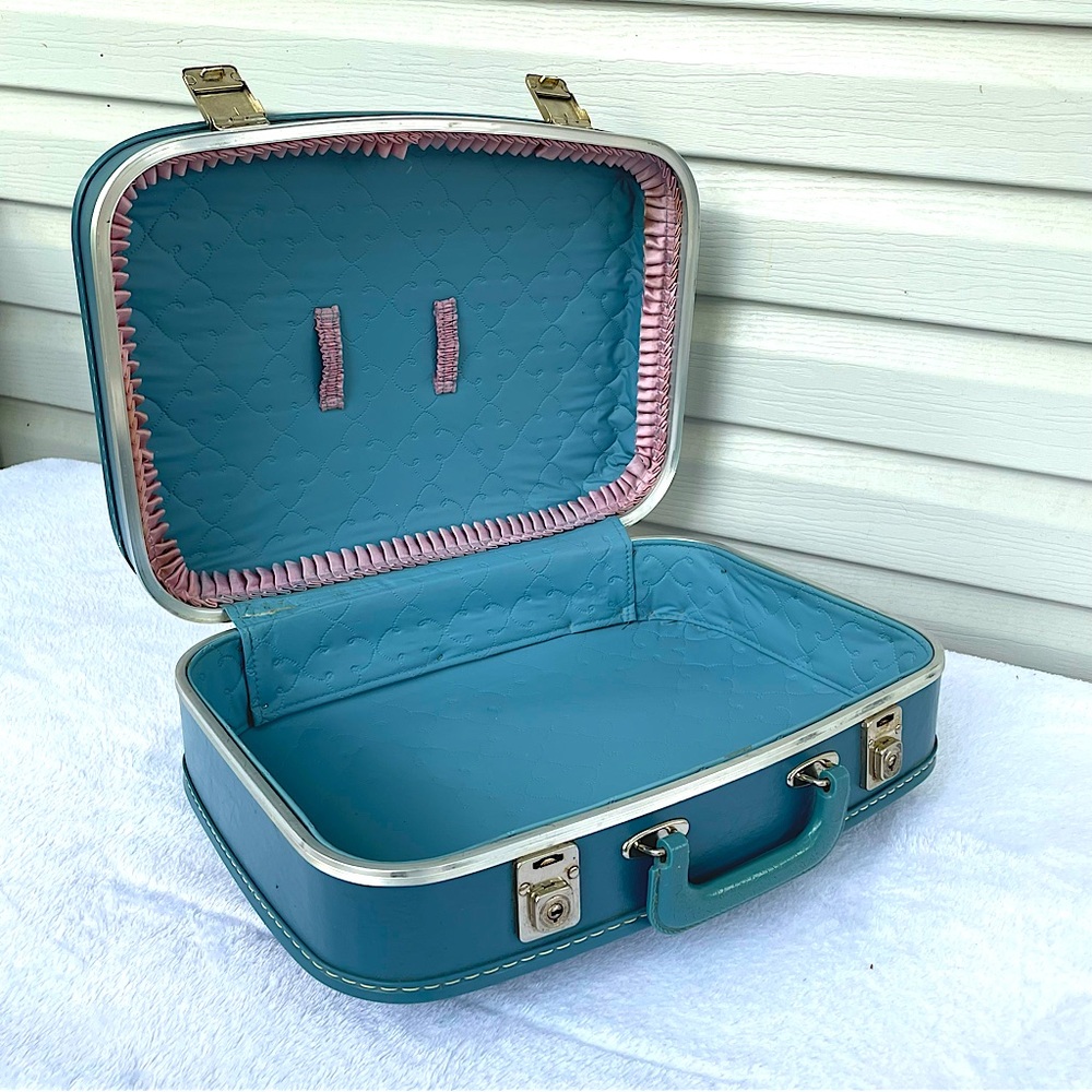 Unique Baby Blue Vintage Hardshell Briefcase Cary On Luggage
